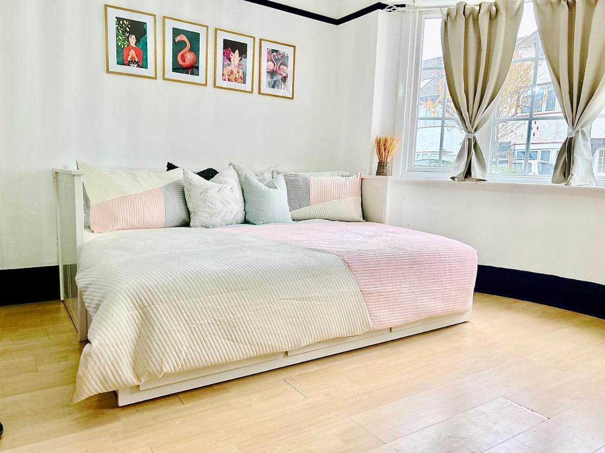 Rest Boutique Golders Green London Kültér fotó